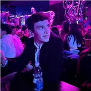 Studente del liceo scientifico che può aiutare in matematica